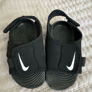 Infant Nike sandals size 5C